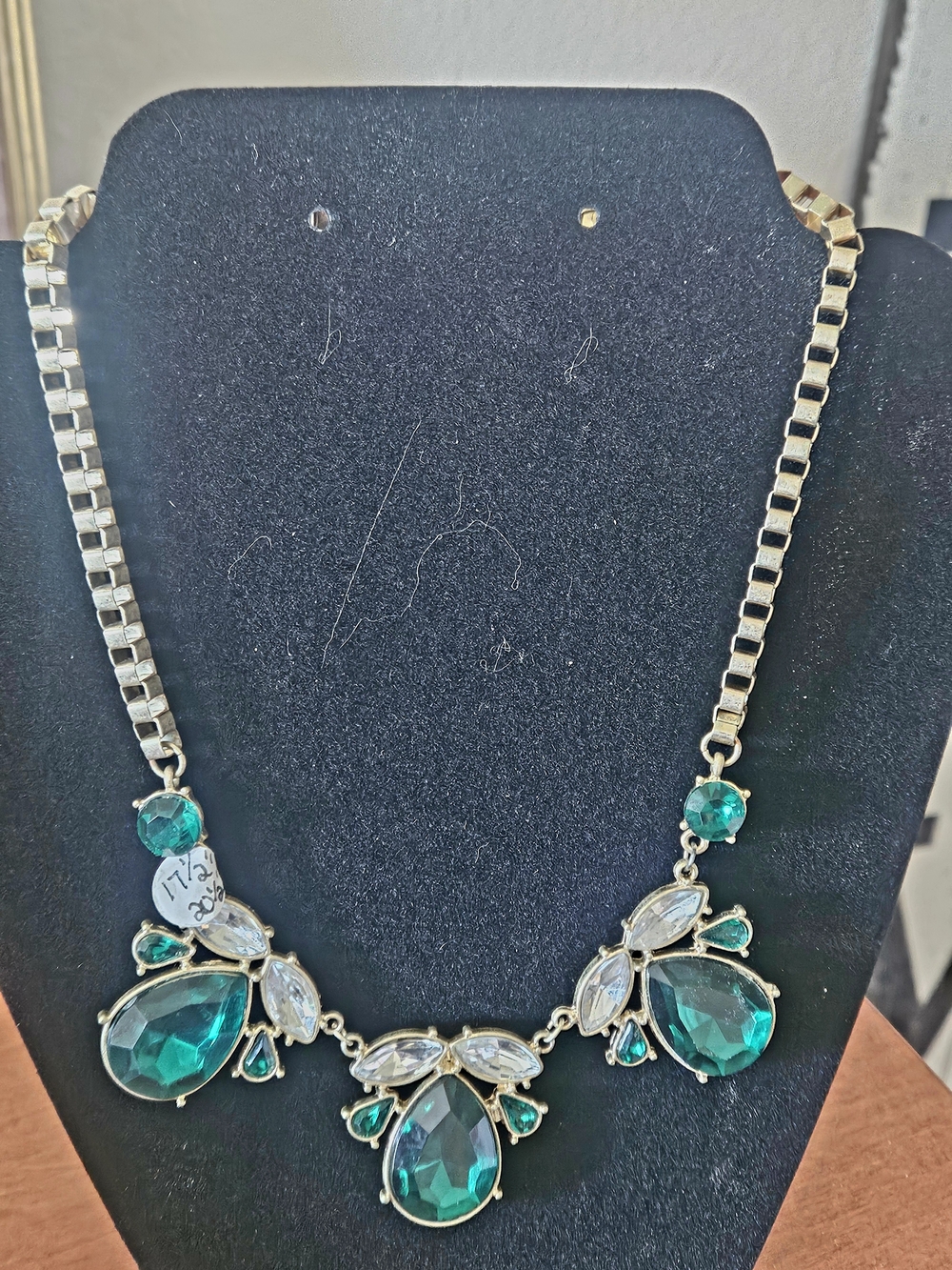 Source Unknown Gold-Tone Necklace with Emerald Green Teardrop Stones
